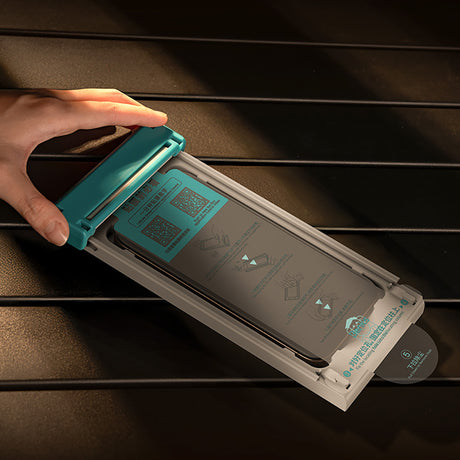 Apple iPhone 17 Pro Benks Glass Warrior 2.0 AR-EZFita Cam Ekran Koruyucu + Kolay Uygulama Aparatı