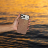 Apple iPhone 17 Pro Kılıf M-safe Şarj Özellikli Aramid Fiber Pitaka Glints of Gold Ultra Slim Serisi Kapak