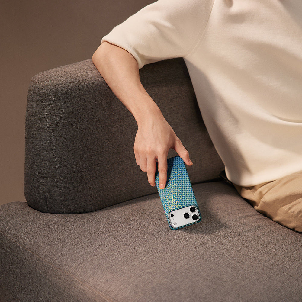 Apple iPhone 17 Pro Kılıf M-safe Şarj Özellikli Aramid Fiber Pitaka Glints of Gold Ultra Slim Serisi Kapak