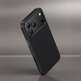 Apple iPhone 17 Pro Max Kılıf Karbon Fiber M-safe Şarj Özellikli Benks Hybrid ArmorPro 600D Kevlar Kapak