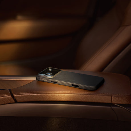 Apple iPhone 17 Pro Max Kılıf M-safe Şarj Özellikli 1500D Aramid Fiber Pitaka Military-Grade Classic Serisi Black-Grey Twill Kapak