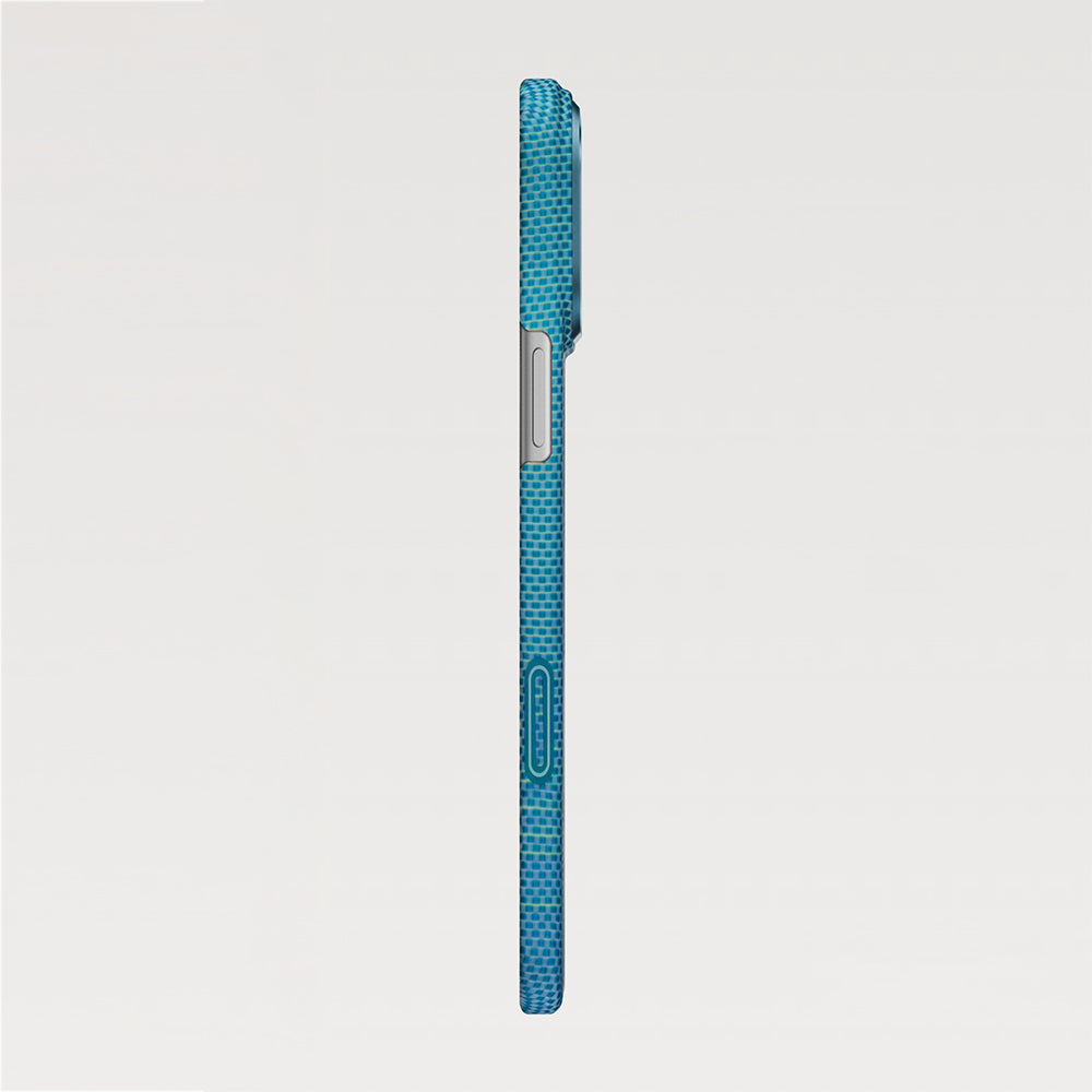 Apple iPhone 17 Pro Max Kılıf M-safe Şarj Özellikli Aramid Fiber Pitaka Glints of Gold Ultra Slim Serisi Kapak