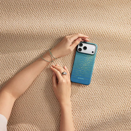 Apple iPhone 17 Pro Max Kılıf M-safe Şarj Özellikli Aramid Fiber Pitaka Glints of Gold Ultra Slim Serisi Kapak