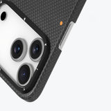 Apple iPhone 17 Pro Max Kılıf M-safe Şarj Özellikli Aramid Fiber Youngkit 1500D Kevlar Extreme Wing Titanyum-Gold Serisi Kapak