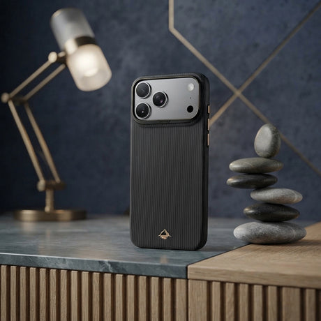 Apple iPhone 18 Pro Kılıf M-safe Şarj Özellikli Raptic Aramid Skin Reynis Serisi Karbon Kapak