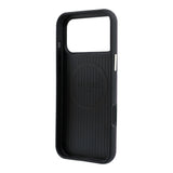 Apple iPhone 18 Pro Max Kılıf Guess Orjinal Lisanslı M-safe Şarj Özellikli PU Metal Üçgen Logolu Karbon Fiber Kevlar Kapak
