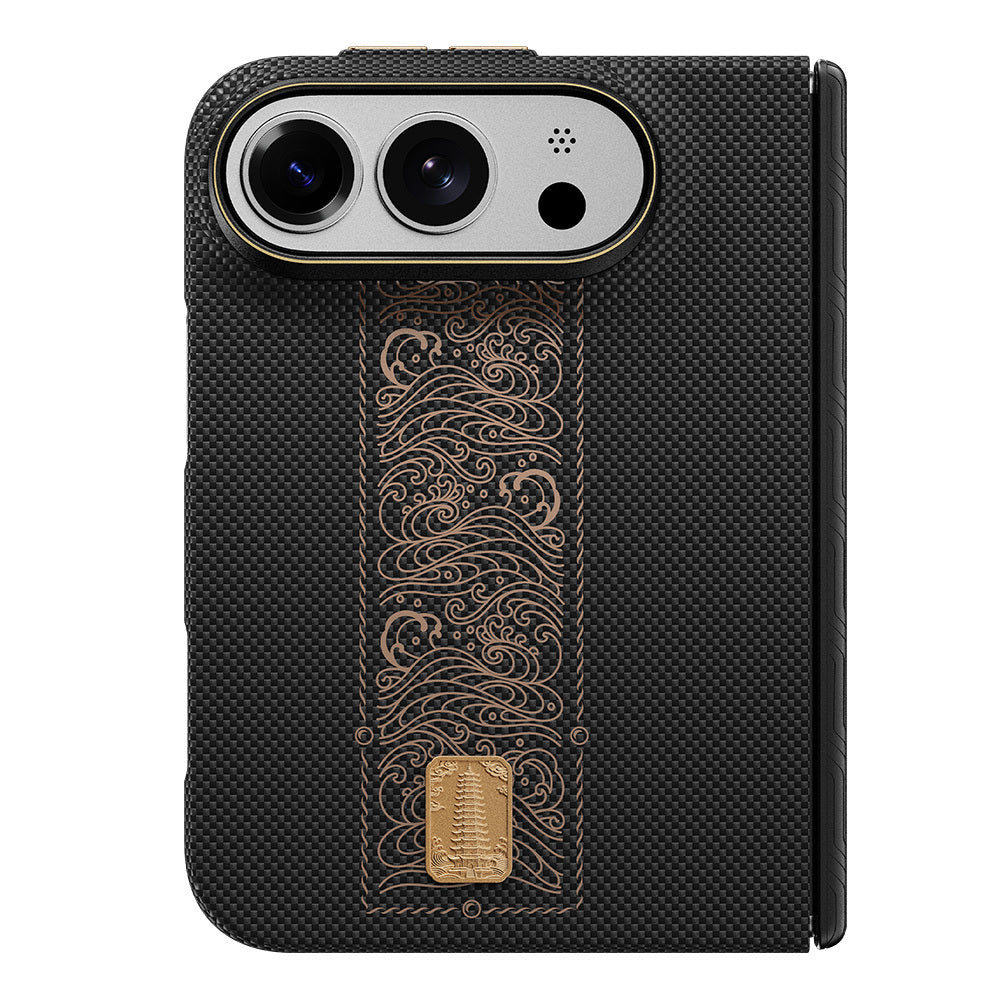 Apple iPhone Duo (Fold) Kılıf M-safe Şarj Özellikli Raptic Aramid SkinPro Rise Serisi 24 Ayar Altın Kaplamalı Karbon Kapak