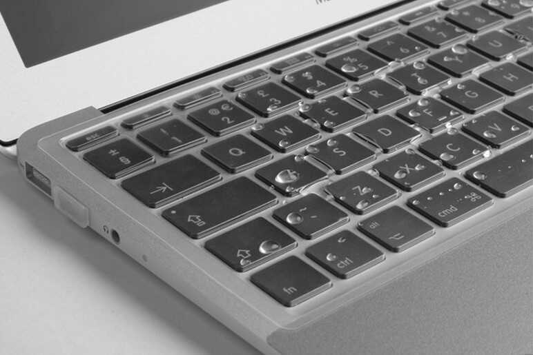 Apple Macbook 13.3' Air A1932 Zore Klavye Koruyucu Şeffaf Silikon Ped