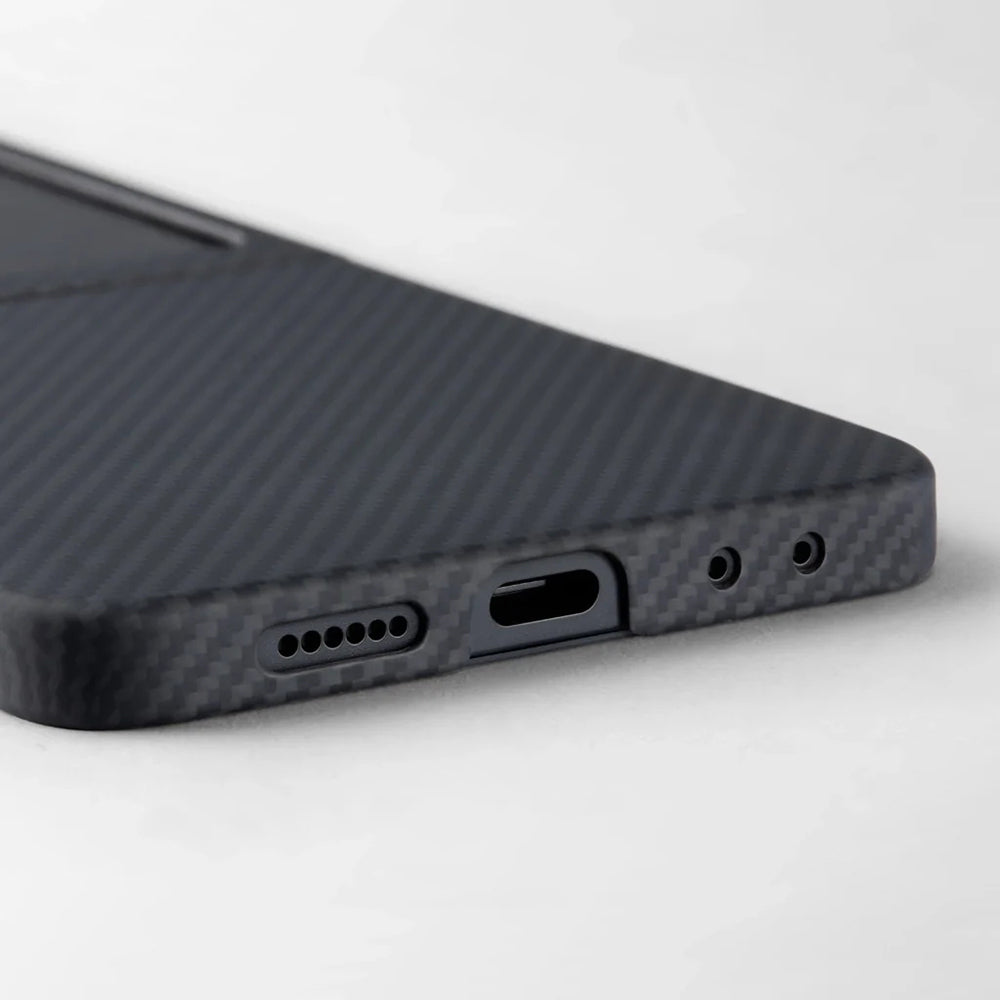 Galaxy Z Flip 7 Kılıf M-safe Şarj Özellikli 600D Aramid Fiber Pitaka Ultra-Slim Classic Serisi Black-Grey Twill Kapak
