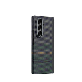 Galaxy Z Fold 7 Kılıf M-safe Şarj Özellikli Karbon Fiber Tasarımlı Benks Aurora ArmorAir Kevlar Kapak