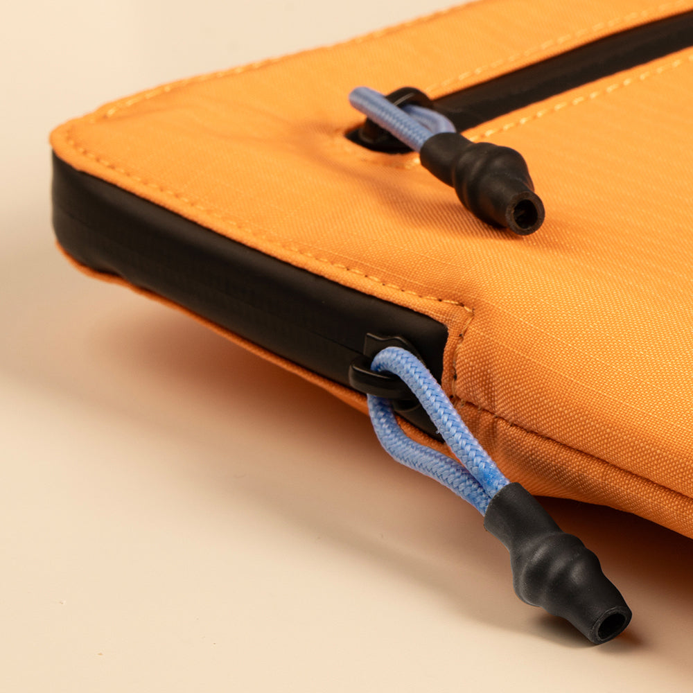 Native Uninon Ultralight Sleeve Serisi Su Geçirmez Ripstop Kumaş 16 inç Macbook Çantası