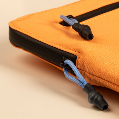 Native Uninon Ultralight Sleeve Serisi Su Geçirmez Ripstop Kumaş 16 inç Macbook Çantası