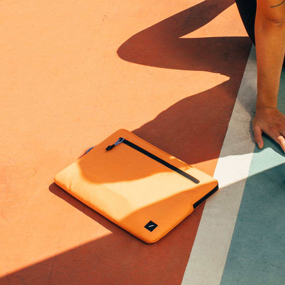 Native Uninon Ultralight Sleeve Serisi Su Geçirmez Ripstop Kumaş 16 inç Macbook Çantası